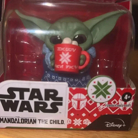Star Wars Bounty Collection Grogu Holiday Collectible Sipping Cocoa Figure - Picture 6 of 6